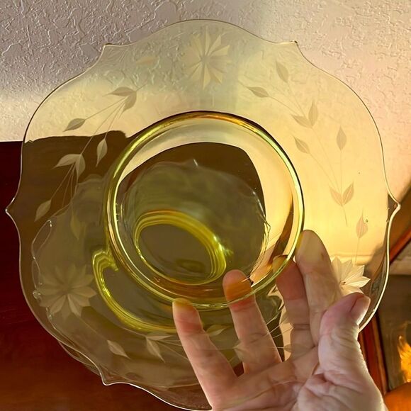 Lancaster Yellow Depression Glass Jubilee Floral Set of 4 Rare Luncheon Plates - Picture 3 of 4